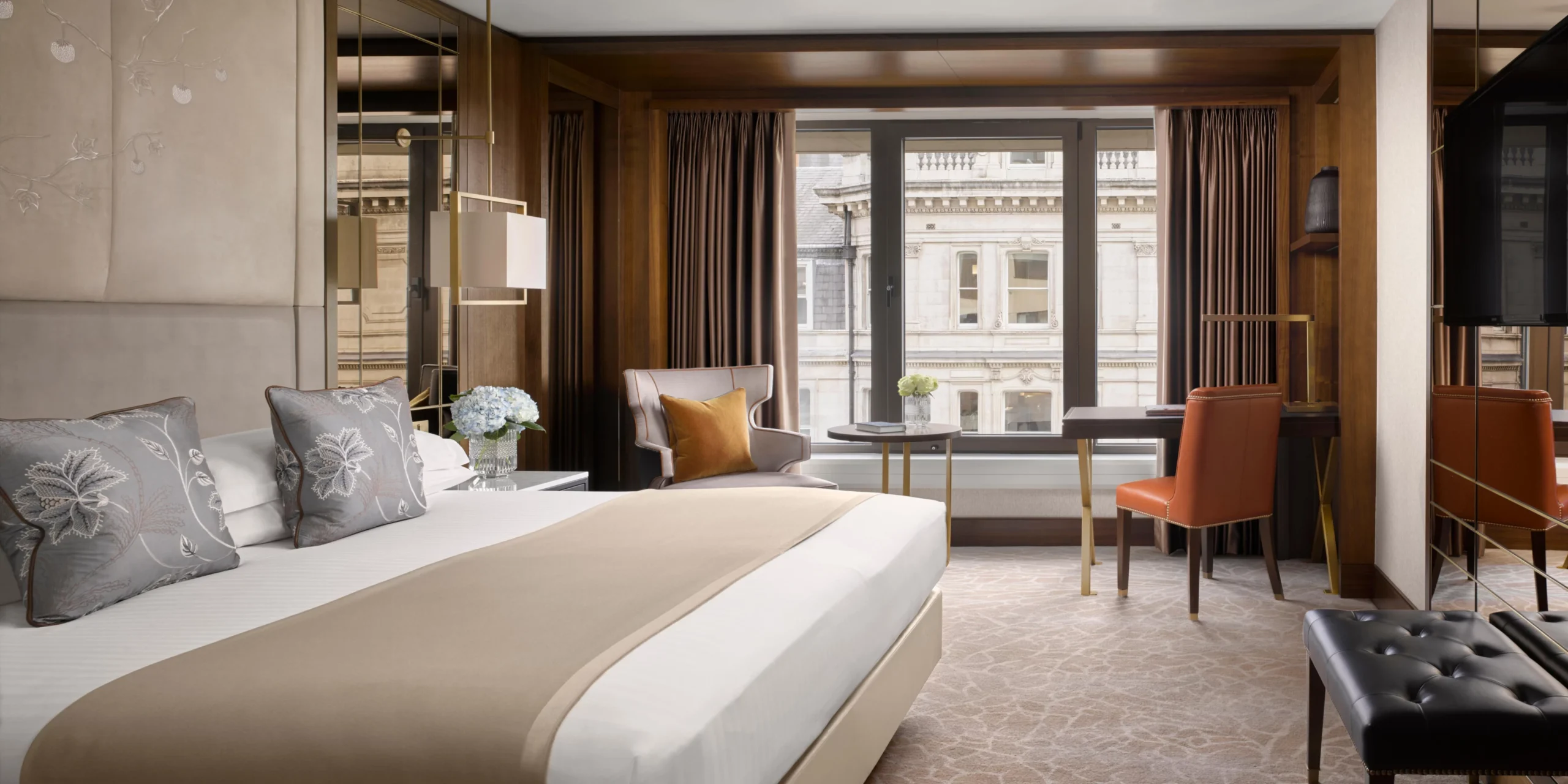 https://digital.ihg.com/is/image/ihg/intercontinental-london-7182138284-2x1
